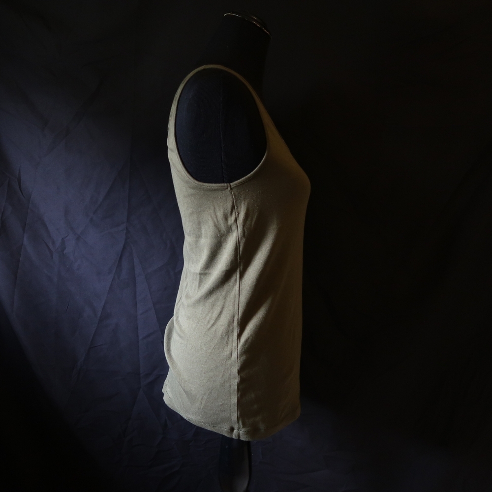 Tanktops - Picture 15 of 16